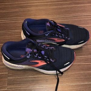 Brooks Adrenaline GTS 22